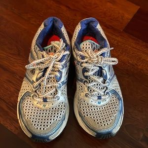 New Balance 860 V3 running shoe